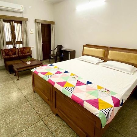 Bed and Breakfast Garden View Residency Лакхнау Экстерьер фото