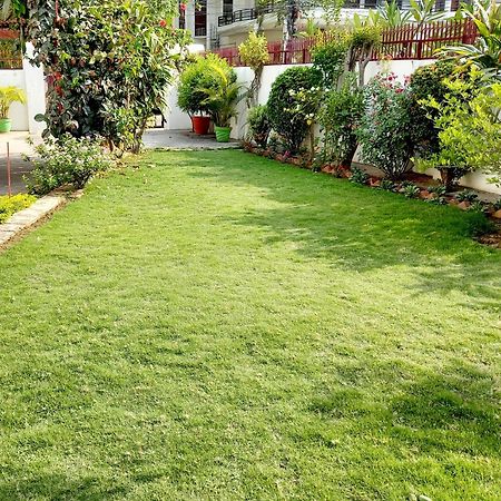 Bed and Breakfast Garden View Residency Лакхнау Экстерьер фото