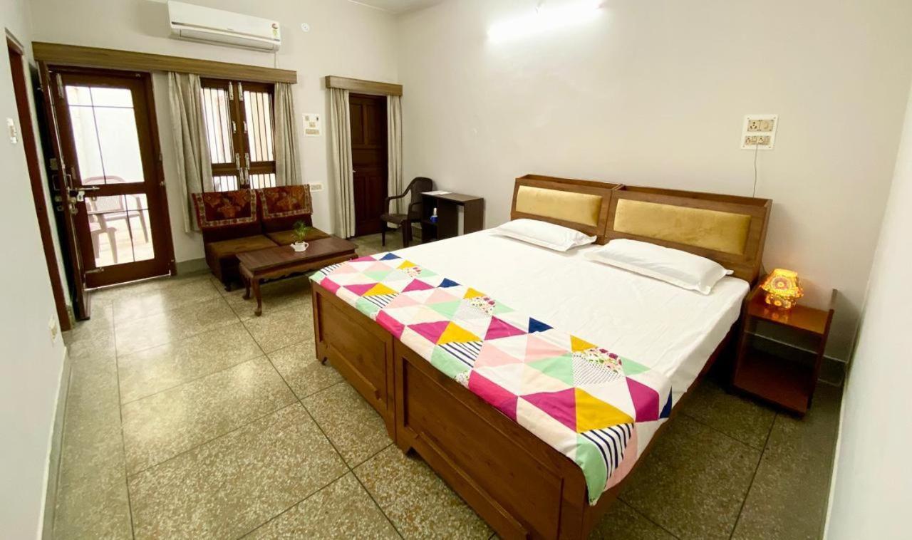 Bed and Breakfast Garden View Residency Лакхнау Экстерьер фото