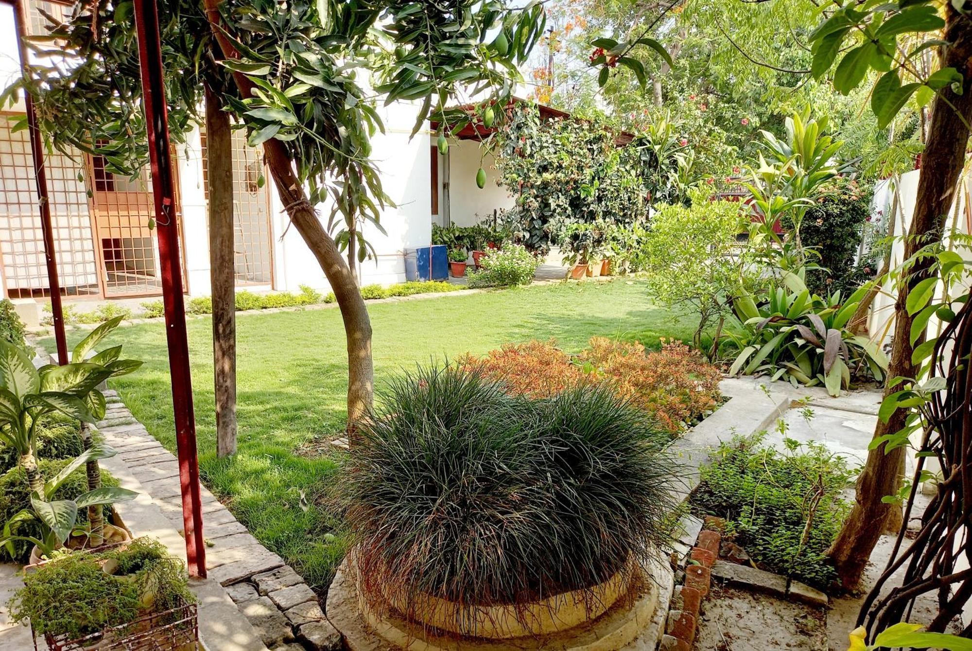 Bed and Breakfast Garden View Residency Лакхнау Экстерьер фото